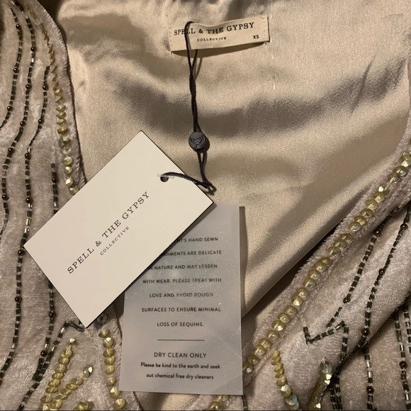 V cut dress velvet with sequin and beaded trim - Picture 4 of 4